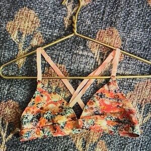 ⭐️Lululemon Shanti Surf Triangle Swim Top